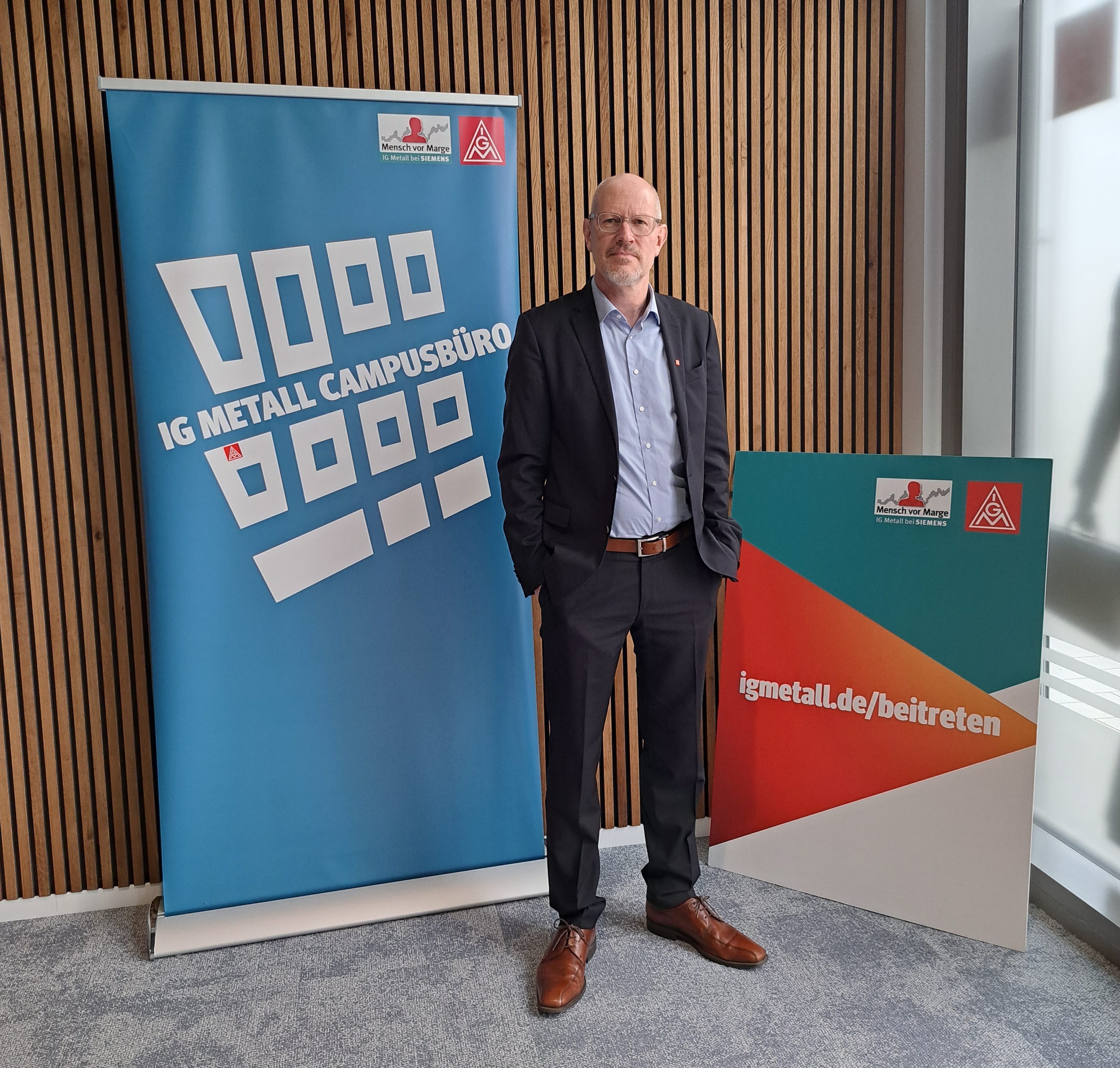 Michael Whittall im Siemens Campus Office der IG Metall