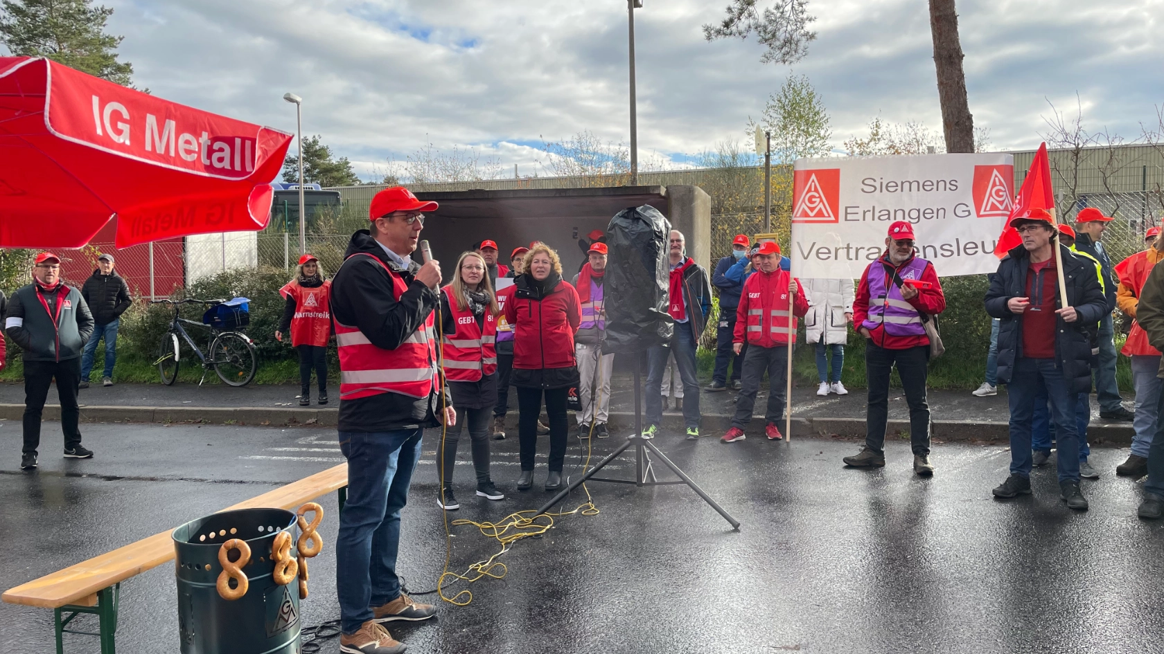 Frühschlussaktion aller Betriebe in Erlangen Tarifrunde MuE 2022
