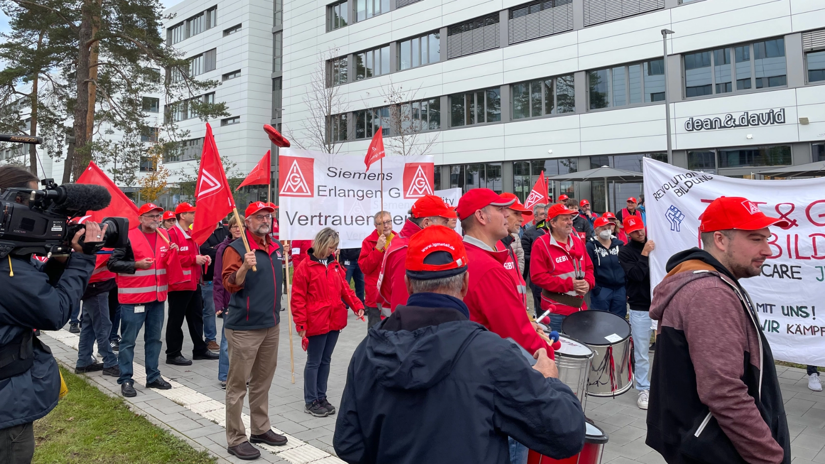 SiemensG Warnstreik Erlangen 2022