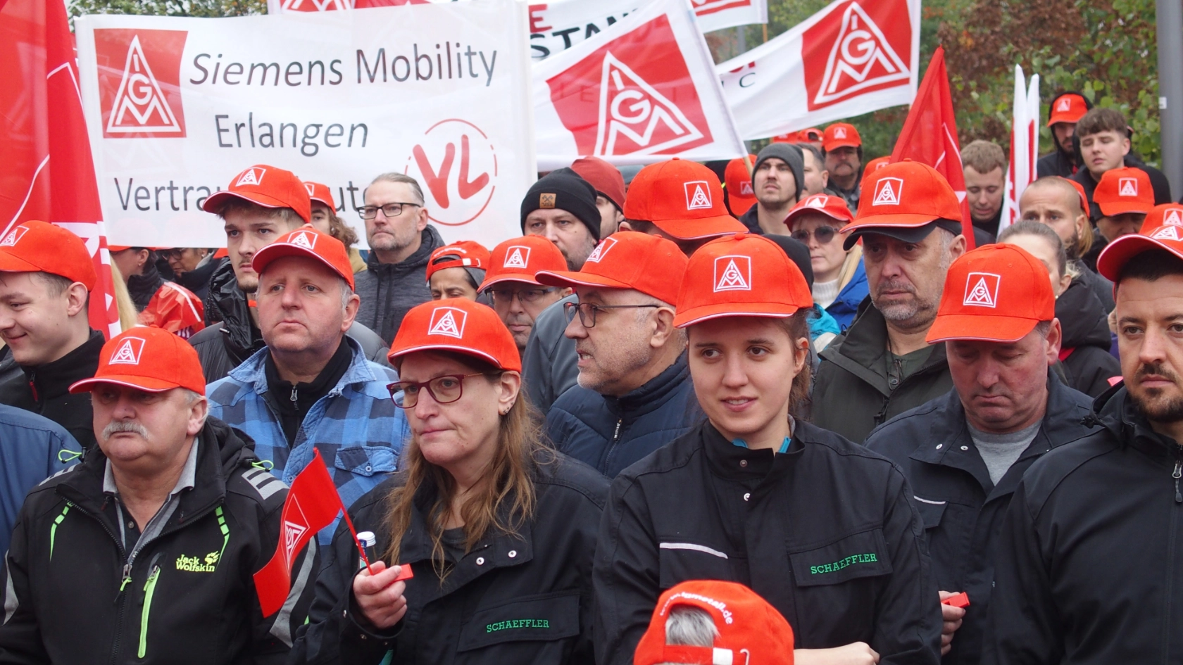 Warnstreik in der Tarifrunde M+E der IG Metall Erlangen am Siemens Campus am 06. Oktober 2024