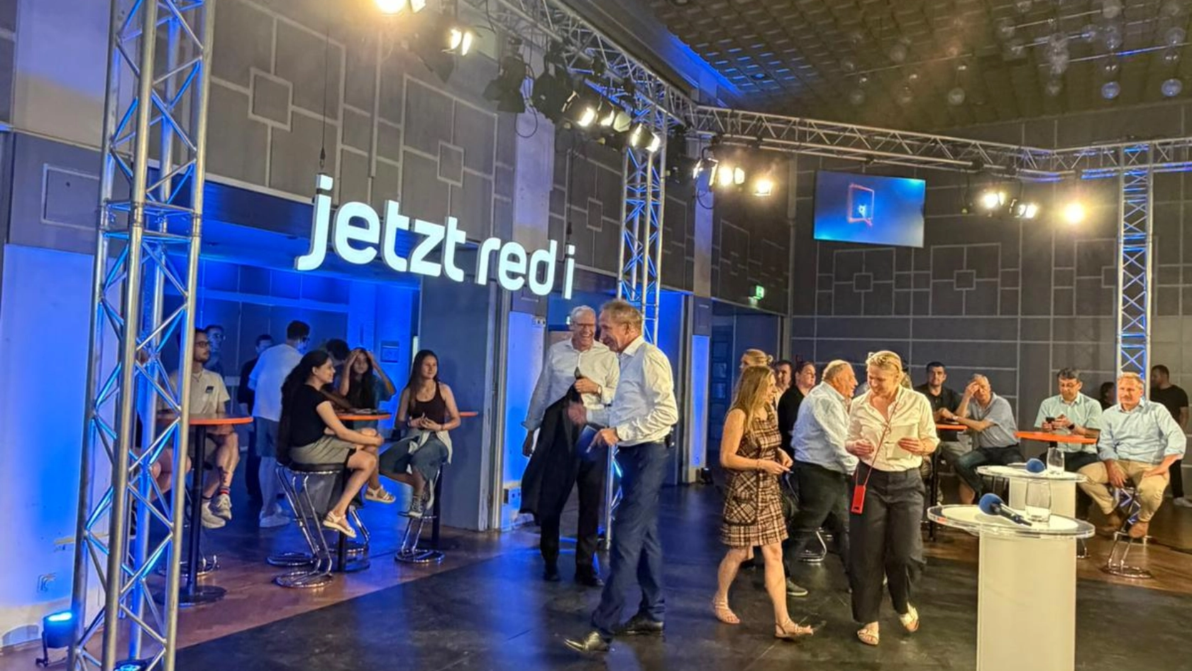 2026-06-24_Jetzt_red_i_Studio
