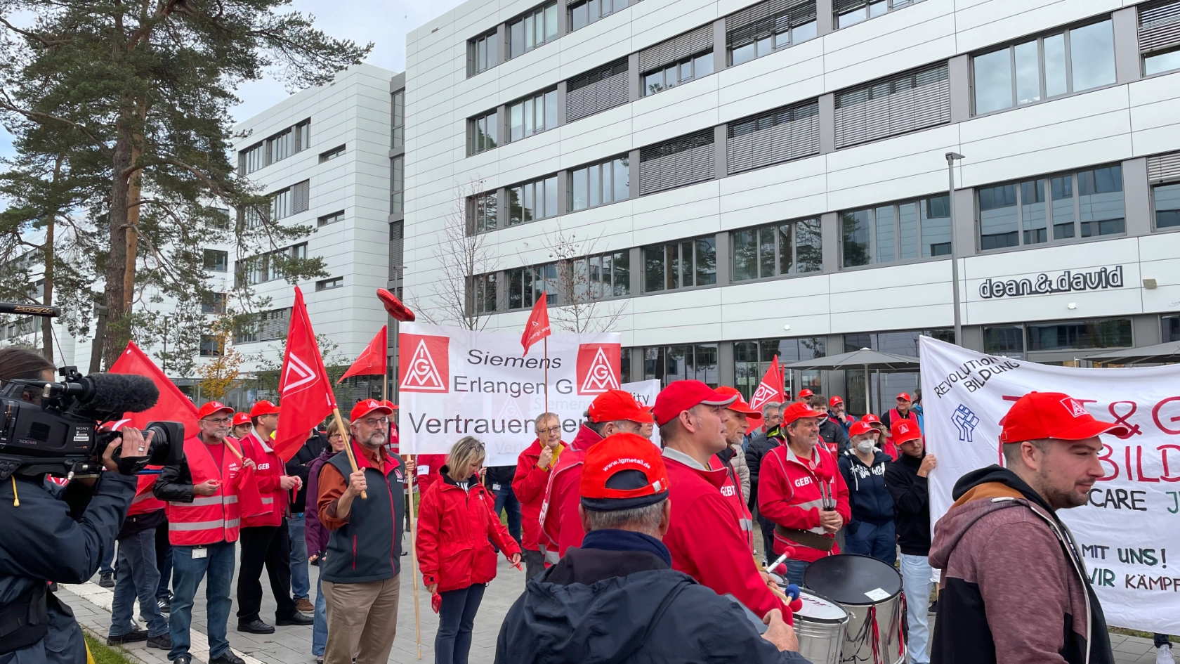 Warnstreik Siemens Campus Erlangen Tarifrunde MuE 2022