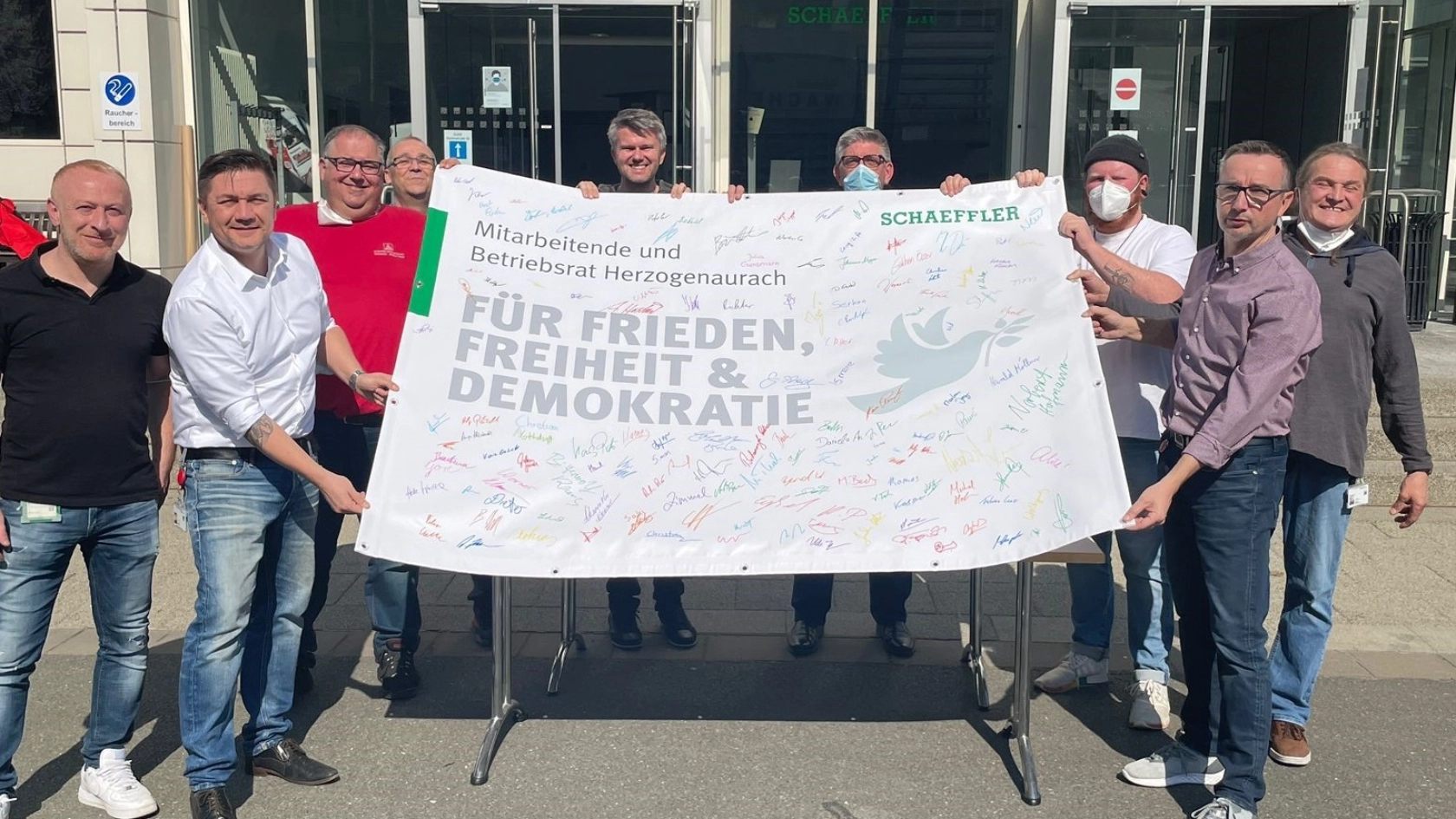 Schaeffler Frieden Freiheit Demokratie Unterschriften Aktion