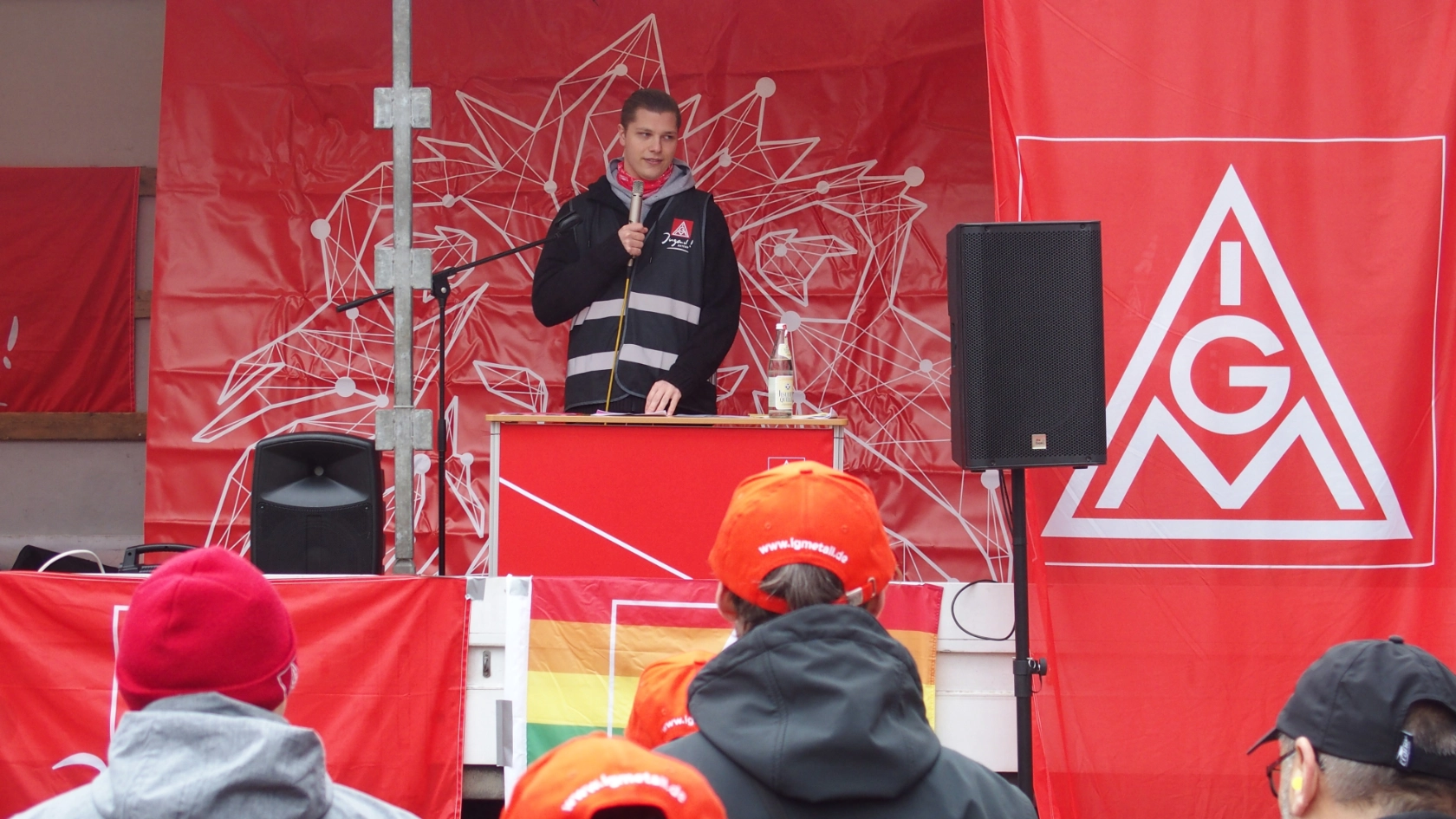 Warnstreik in der Tarifrunde M+E der IG Metall Erlangen am Siemens Campus am 06. Oktober 2024