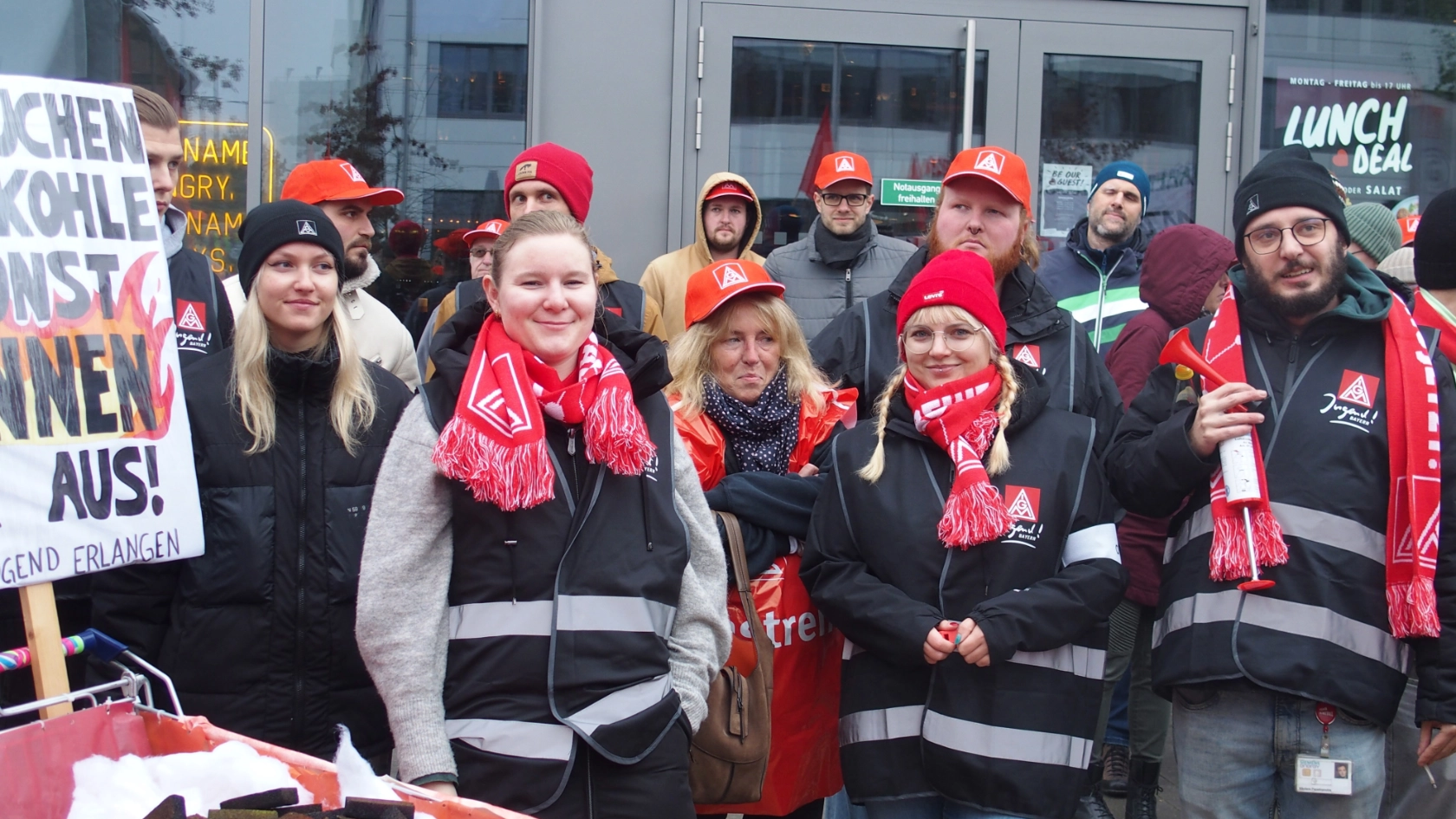 Warnstreik in der Tarifrunde M+E der IG Metall Erlangen am Siemens Campus am 06. Oktober 2024