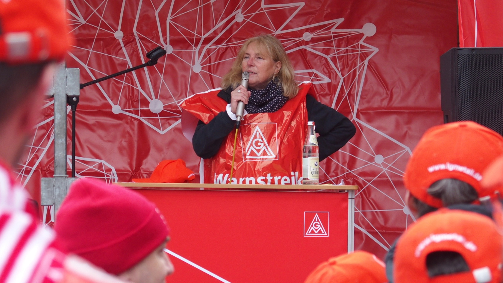 Warnstreik in der Tarifrunde M+E der IG Metall Erlangen am Siemens Campus am 06. Oktober 2024