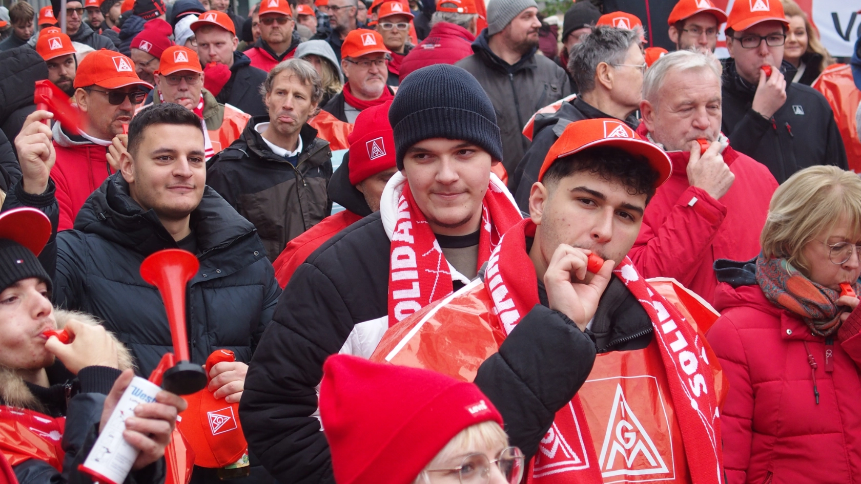 Warnstreik in der Tarifrunde M+E der IG Metall Erlangen am Siemens Campus am 06. Oktober 2024