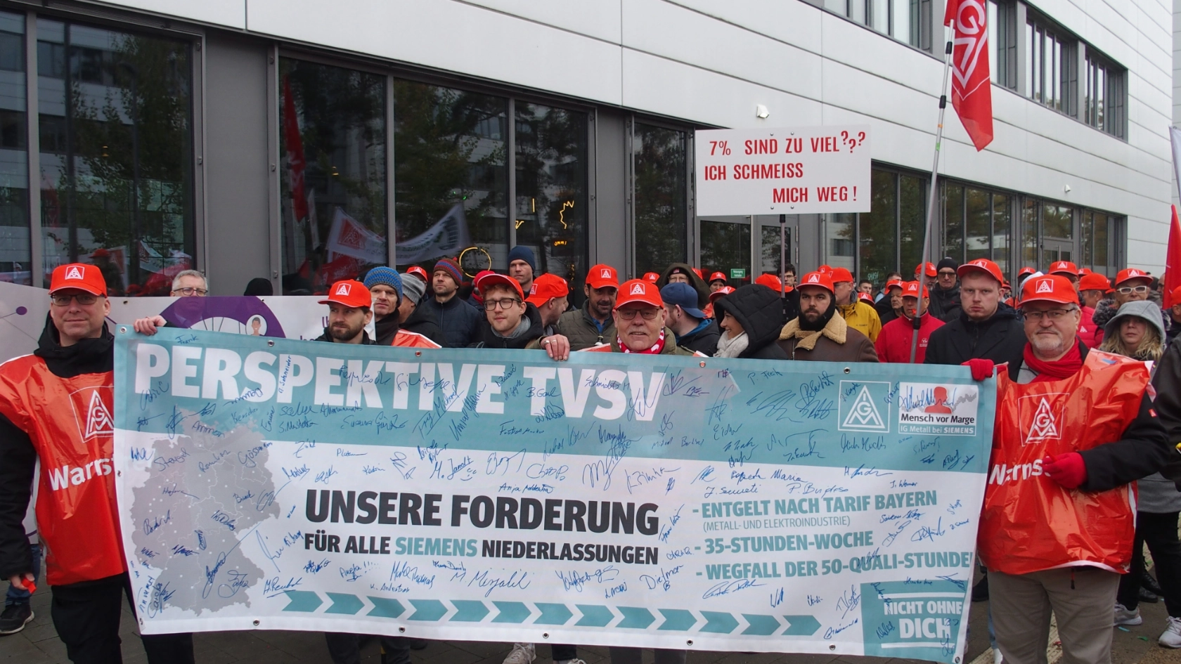 Warnstreik in der Tarifrunde M+E der IG Metall Erlangen am Siemens Campus am 06. Oktober 2024