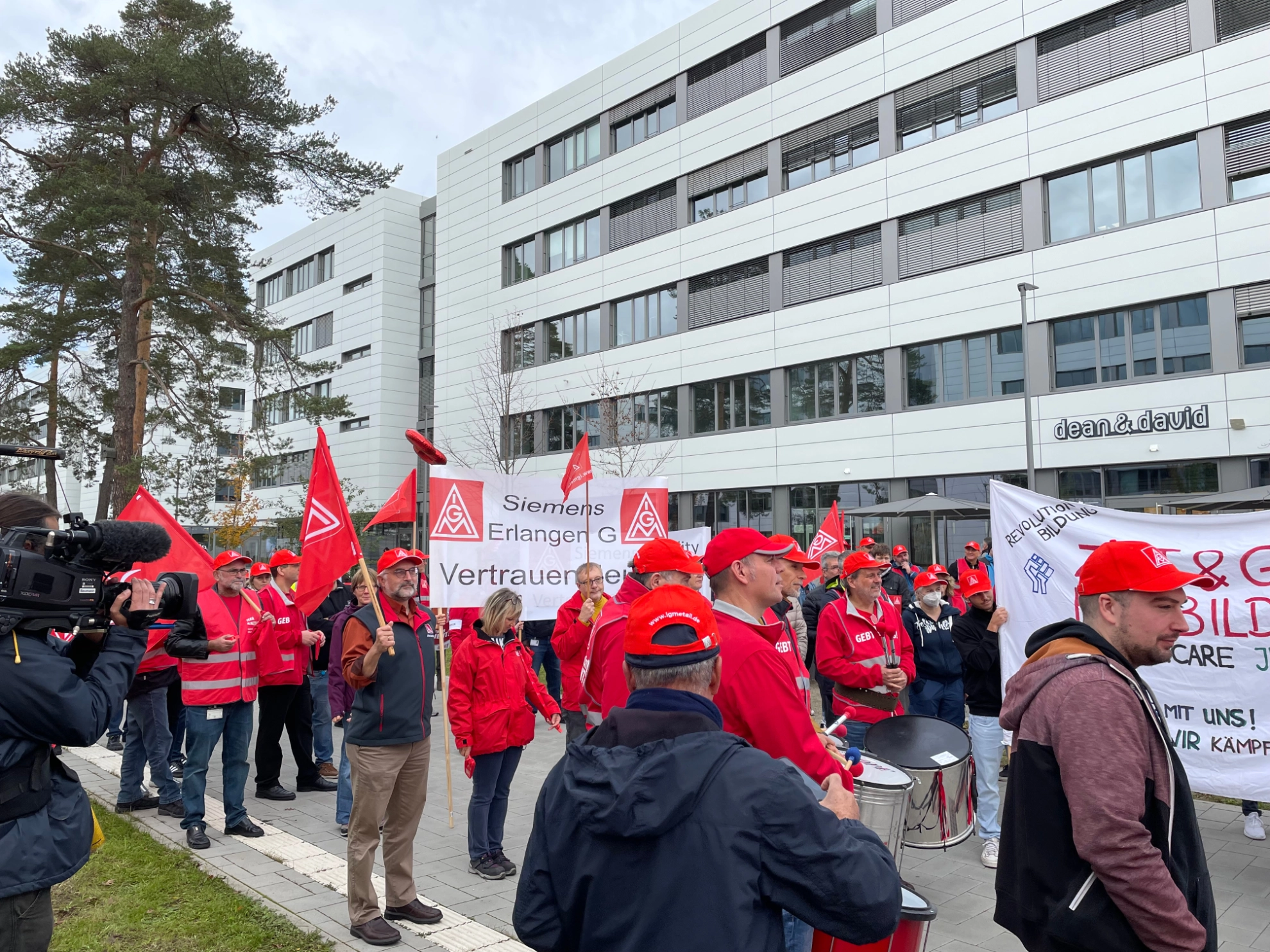 SiemensG Warnstreik Erlangen 2022