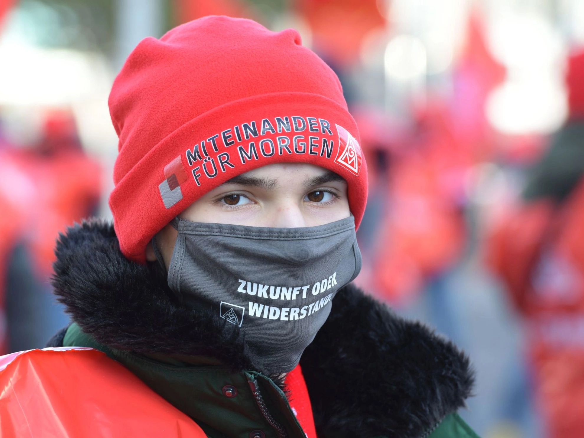 Beschäftigte von Hitachi-ABB bei Aktion vor der Zentrale in Zürich
