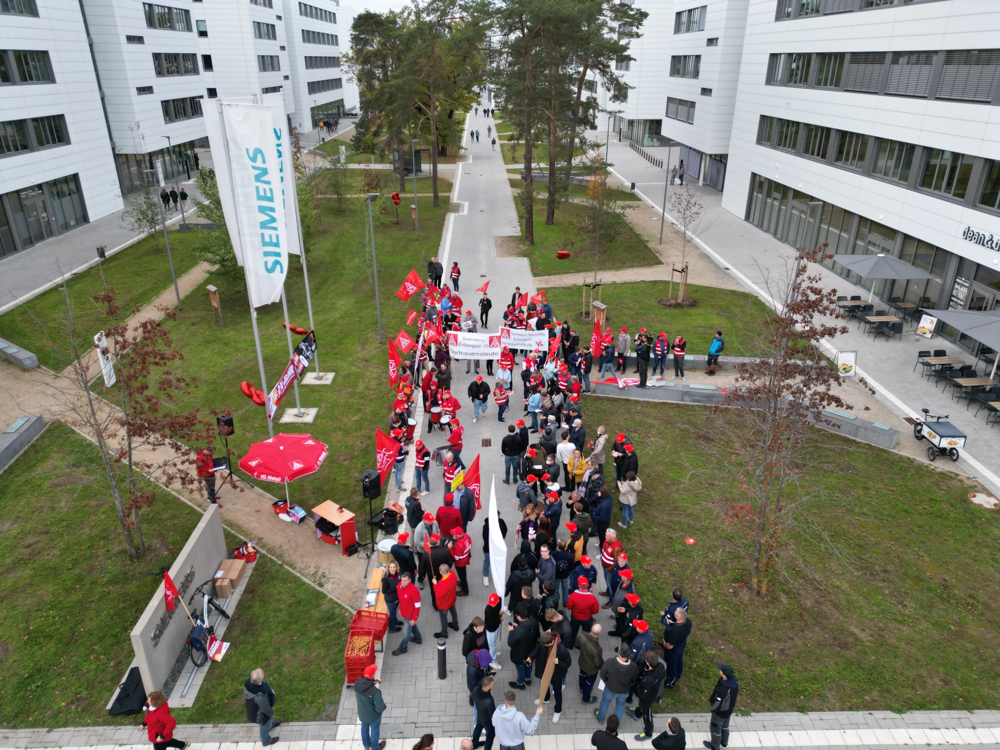 Siemens Mobility Warnstreik Siemens Campus Erlangen 