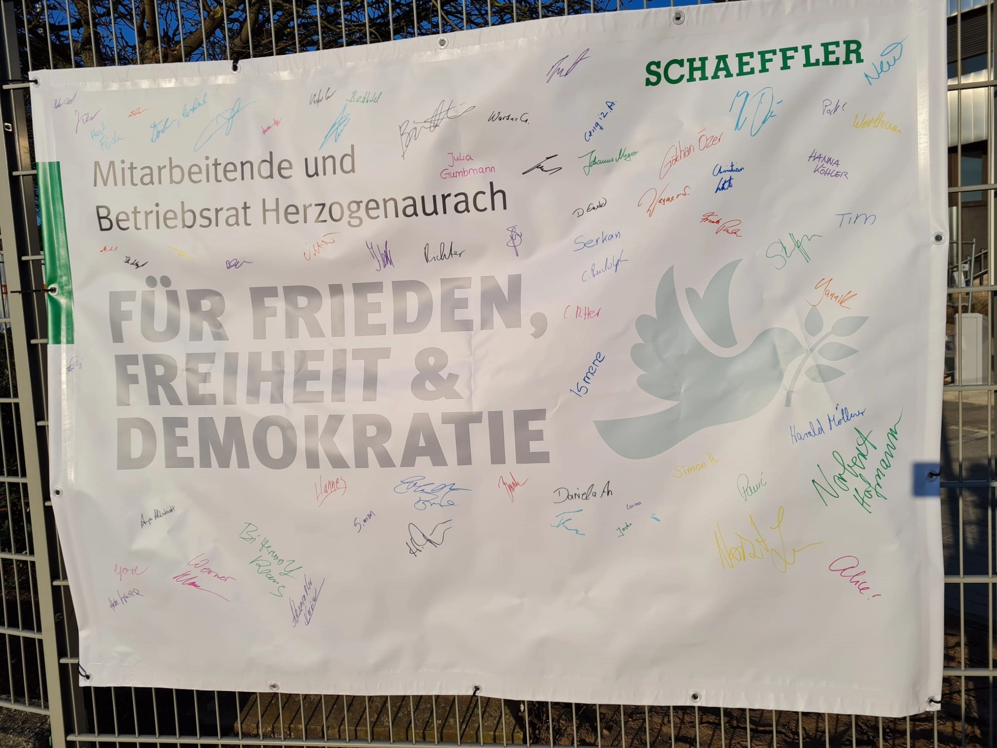 Schaeffler Frieden Freiheit Demokratie Unterschriften Aktion