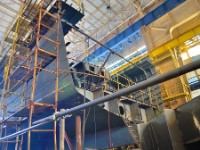 Ein Schiff wird gebaut.