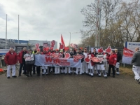 Warnstreik Tarifrunde Textil & Bekleidung bei Faurecia in Neuburg