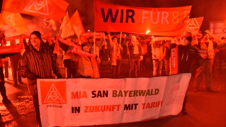 Holz- und Kunststoff: 0-Uhr-Aktion bei Heyco in Tittling