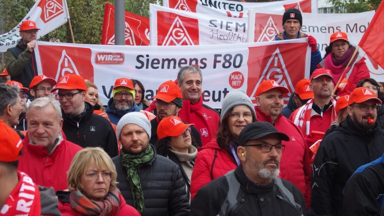 Warnstreik in der Tarifrunde M+E der IG Metall Erlangen am Siemens Campus am 06. Oktober 2024