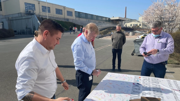 Schaeffler Frieden Freiheit Demokratie Unterschriften Aktion