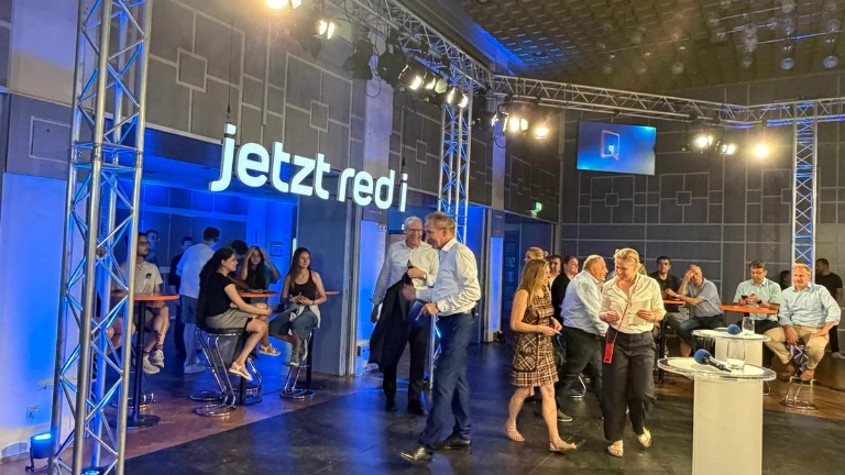 2026-06-24_Jetzt_red_i_Studio