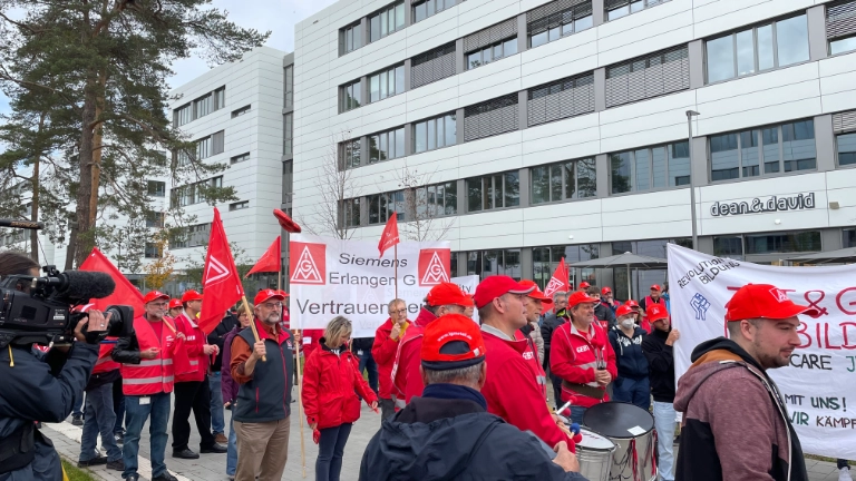 Warnstreik Siemens Campus Erlangen Tarifrunde MuE 2022