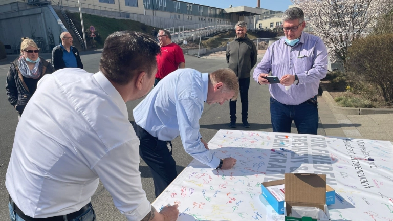 Schaeffler Frieden Freiheit Demokratie Unterschriften Aktion