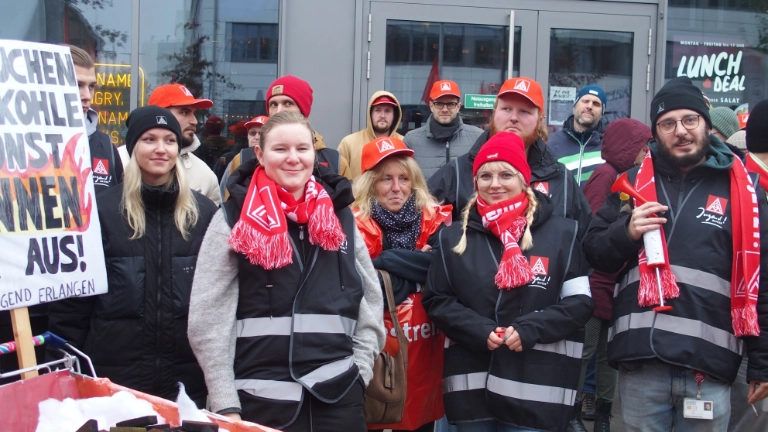 Warnstreik in der Tarifrunde M+E der IG Metall Erlangen am Siemens Campus am 06. Oktober 2024