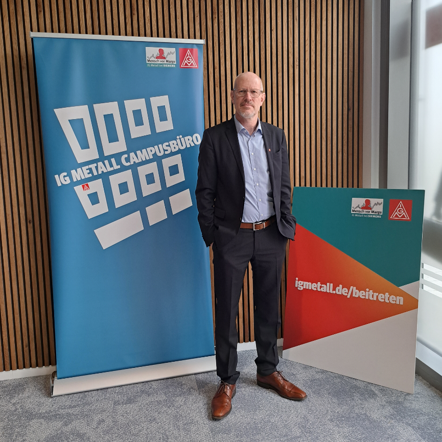 Michael Whittall im Siemens Campus Office der IG Metall