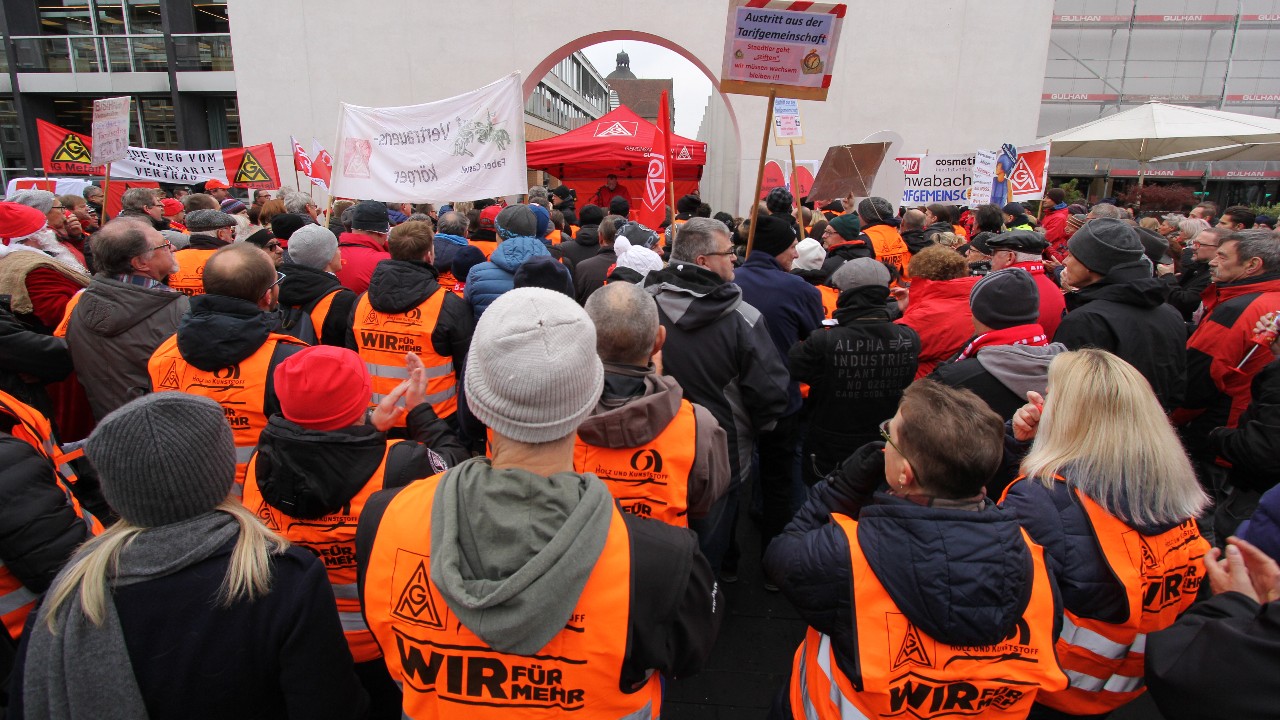 Kundgebung für Verbleib von Staedtler in Tarifgemeinschaft SZI in Nürnberg